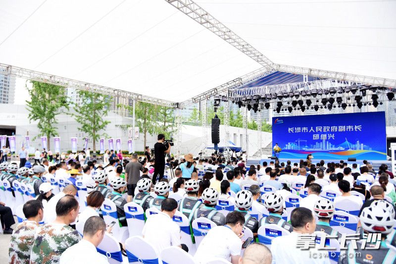 16日，长沙市2021年“安全宣传咨询日”活动举行。均为长沙晚报全媒体记者 刘琦 摄