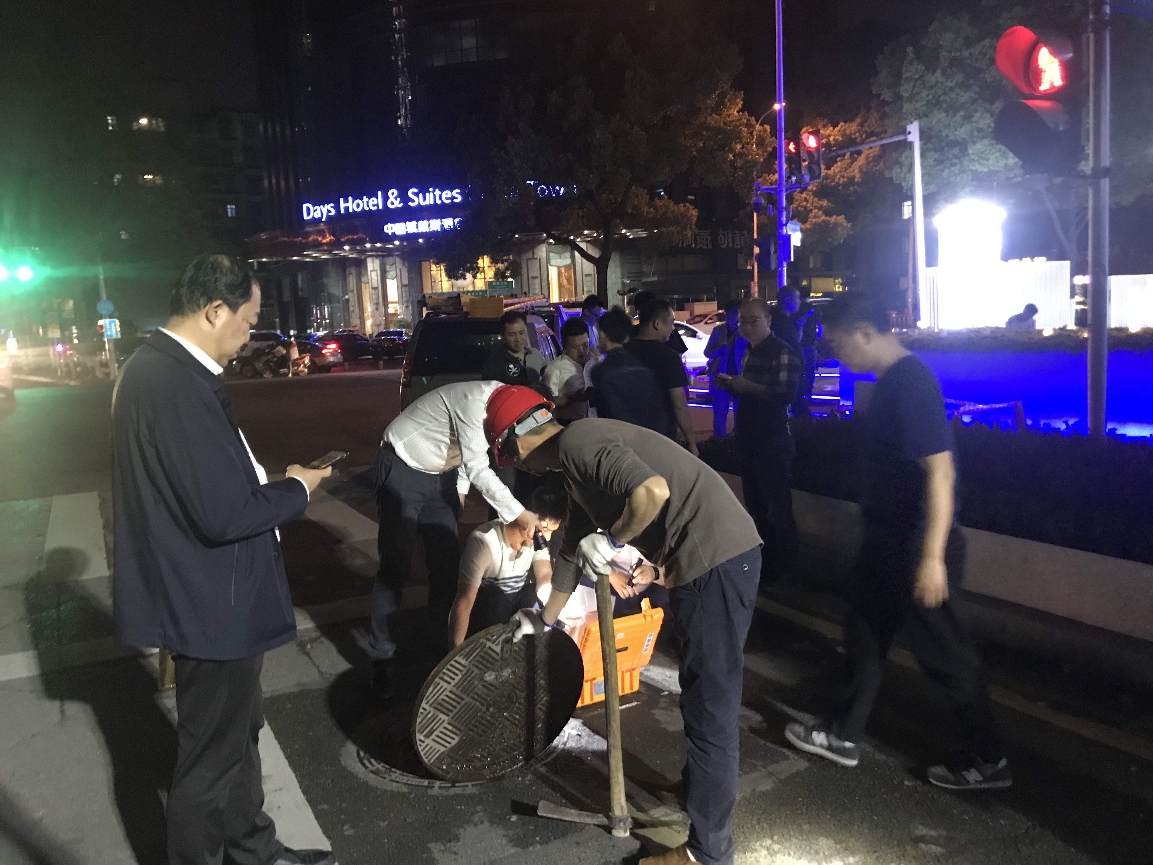 连夜排查。均为受访单位供图