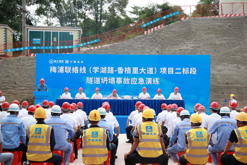 6月9日，梅浦联络线项目二标段举行隧道坍塌事故应急救援演练。均为长沙晚报全媒体记者 陈焕明 通讯员 岳帅 吴卓 摄影报道