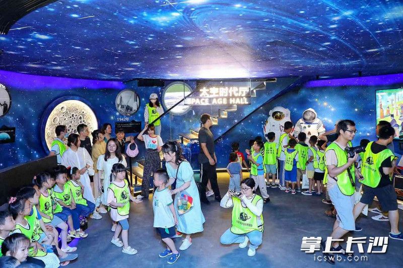 小河乡星河天文台每天吸引不少青少年前来打卡。