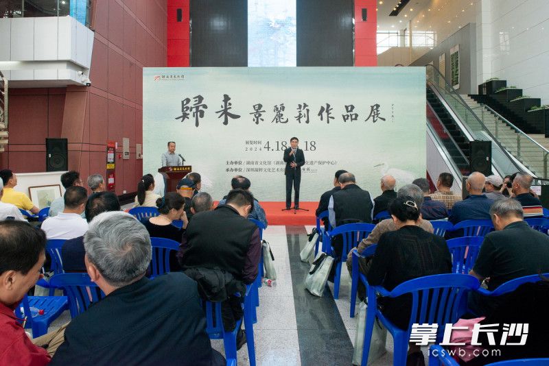 4月18日，景丽莉工笔画展在湖南省文化馆开幕。均为长沙晚报通讯员 陈琛 摄