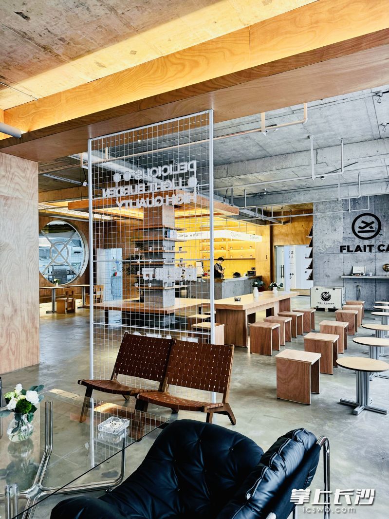 50岁的老旧危房已蜕变成年轻人的潮玩地。