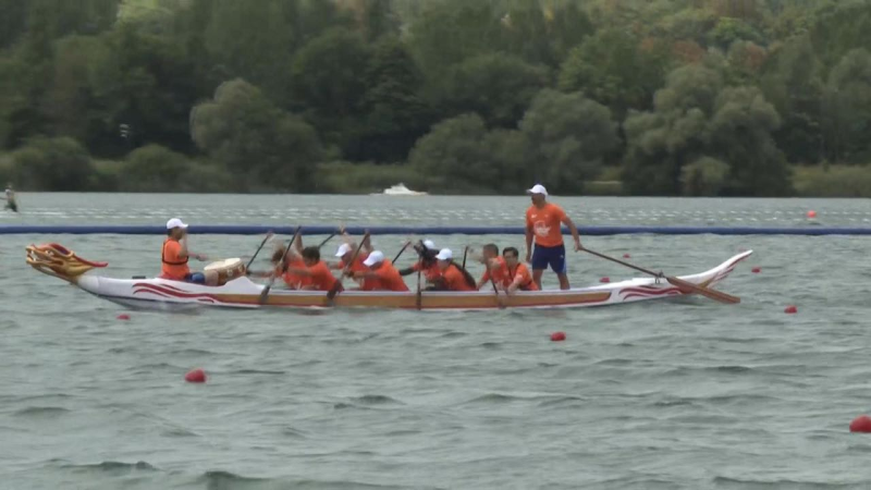 中国龙舟亮相巴黎赛场。