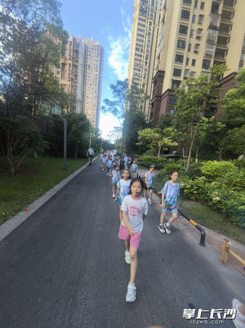 跑团的许多孩子身体素质变好了。