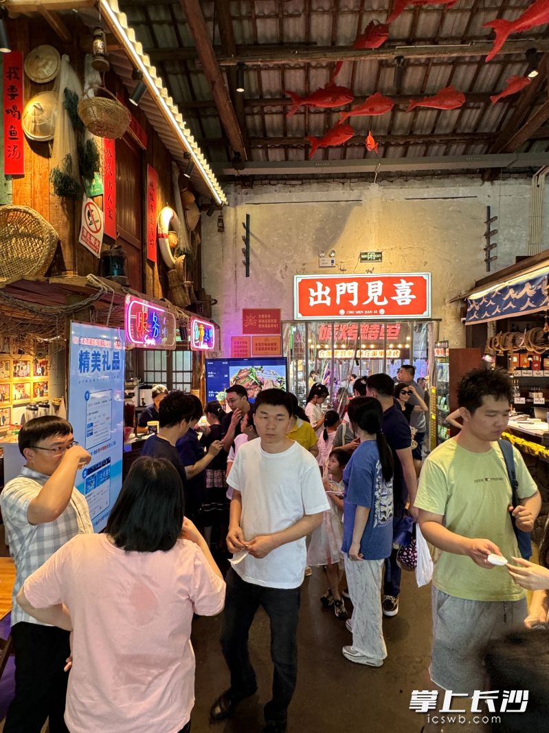 老许家鱼市的人气。