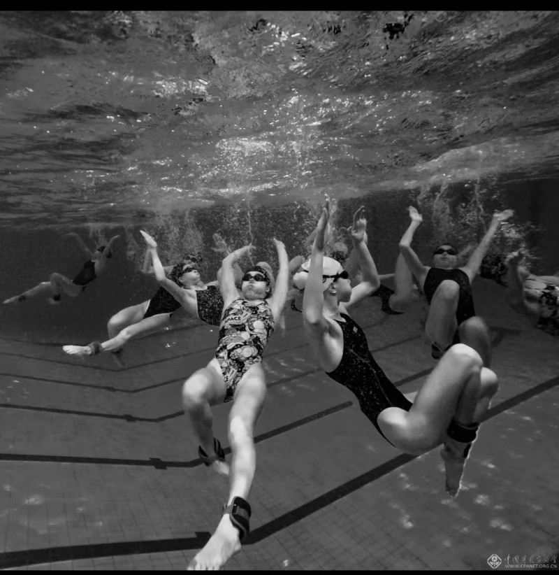 作品类别：无主题纪实类单元（组照）作品名称：冰川效应作者姓名：肖毅