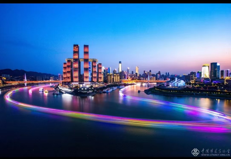 作品类别：无主题艺术类单元（单幅）作品名称：江与城作者姓名：龚翠娥