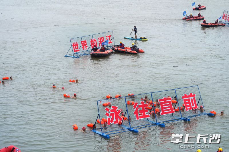 各个方阵都有特定的口号。