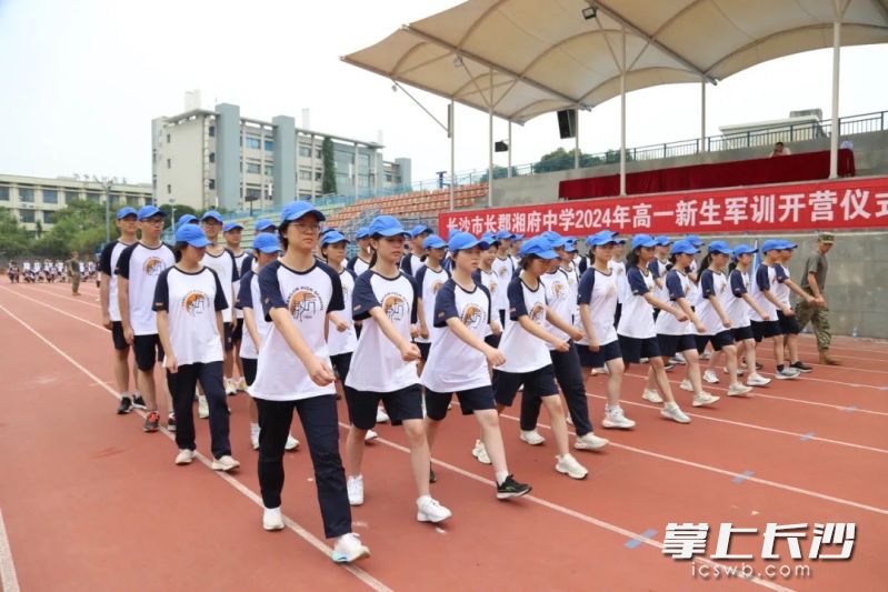 军训不仅是站军姿，长郡湘府中学还在军训期间安排了丰富的课程。