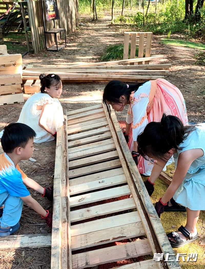 造房车先造底盘。