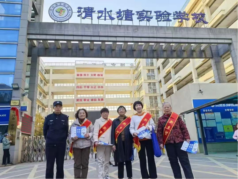 李小辉在参与禁毒志愿活动。 李小辉在参与禁毒志愿活动。