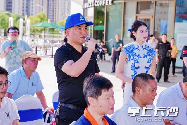 雨花区2025年安全宣传咨询日活动现场互动答题环节十分热闹。 长沙晚报通讯员 杨梦婷 供图