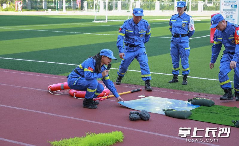 教官用物料模拟出水库、滚水坝、潭水等常见溺水危险区域。 教官用物料模拟出水库、滚水坝、潭水等常见溺水危险区域。