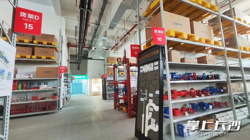 易料市集建材采购体验中心可以提供线下体验、线上签单的数字化服务。 均为通讯员供图