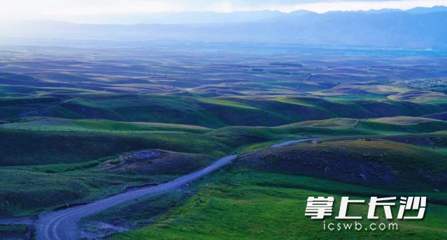 周末有出行计划的市民朋友得留心气象部门滚动发布的天气预警和预报信息。