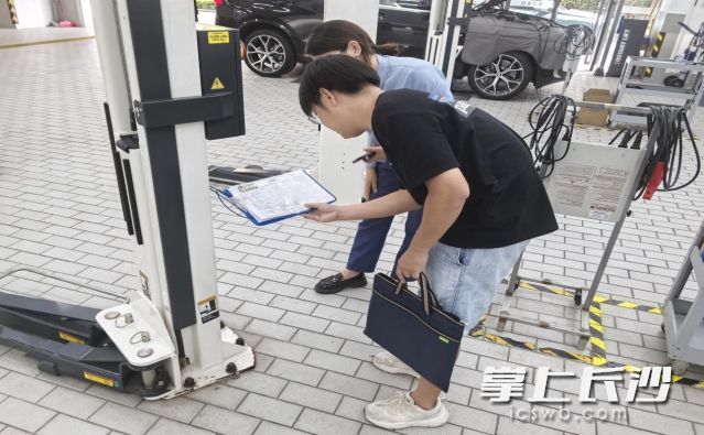 检查主要对人员密集场所和事故易发点位进行查看。