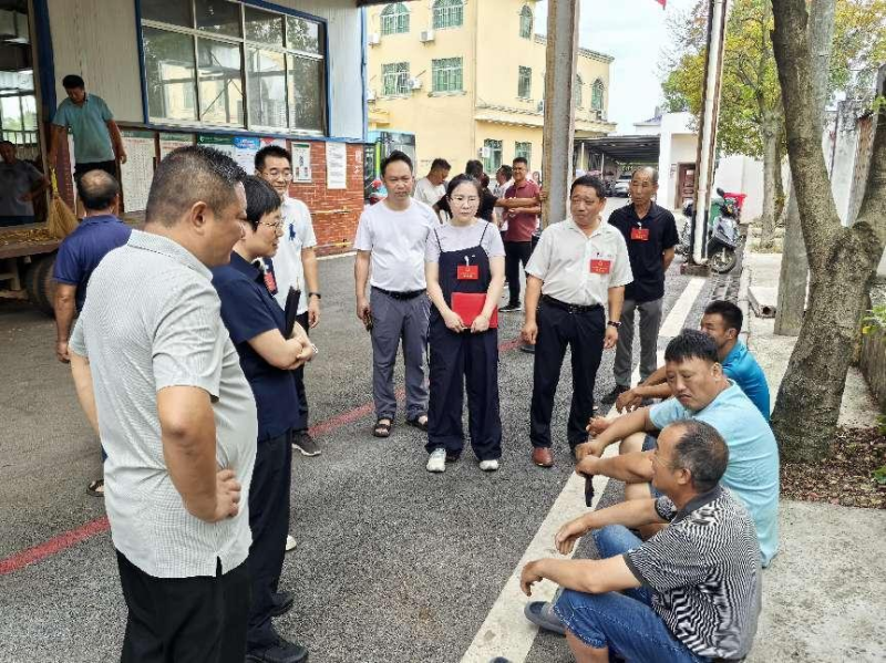 镇人大代表驻点听心声，烟农直陈诉求。