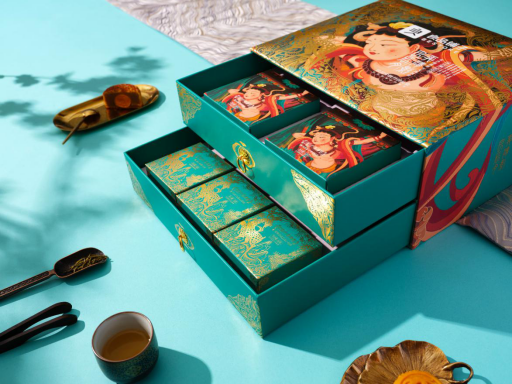 今年中秋，良品铺子推出敦煌潮礼系列，图为“良辰月·弄清影”