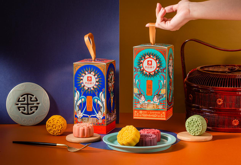 图为“良辰月·糯团”、“良辰月·飞花”两款灯笼造型轻伴手礼;