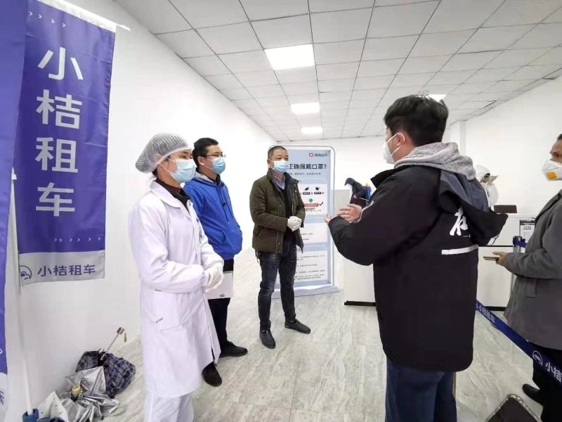 火星街道卫生服务中心院感负责人李琳现场讲解消毒工作要点