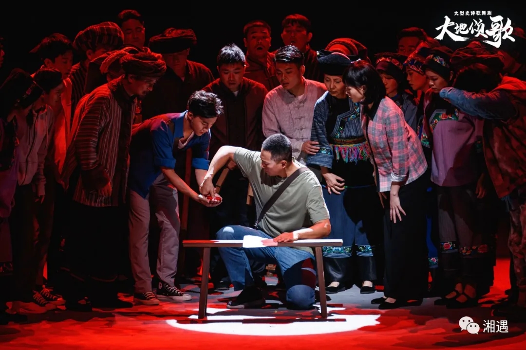 《大地颂歌》剧照