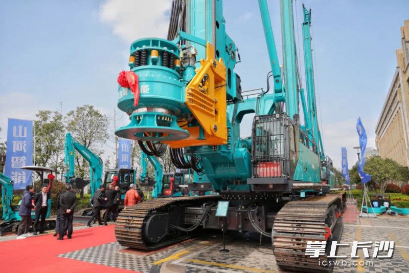 山河智能旋挖钻机。