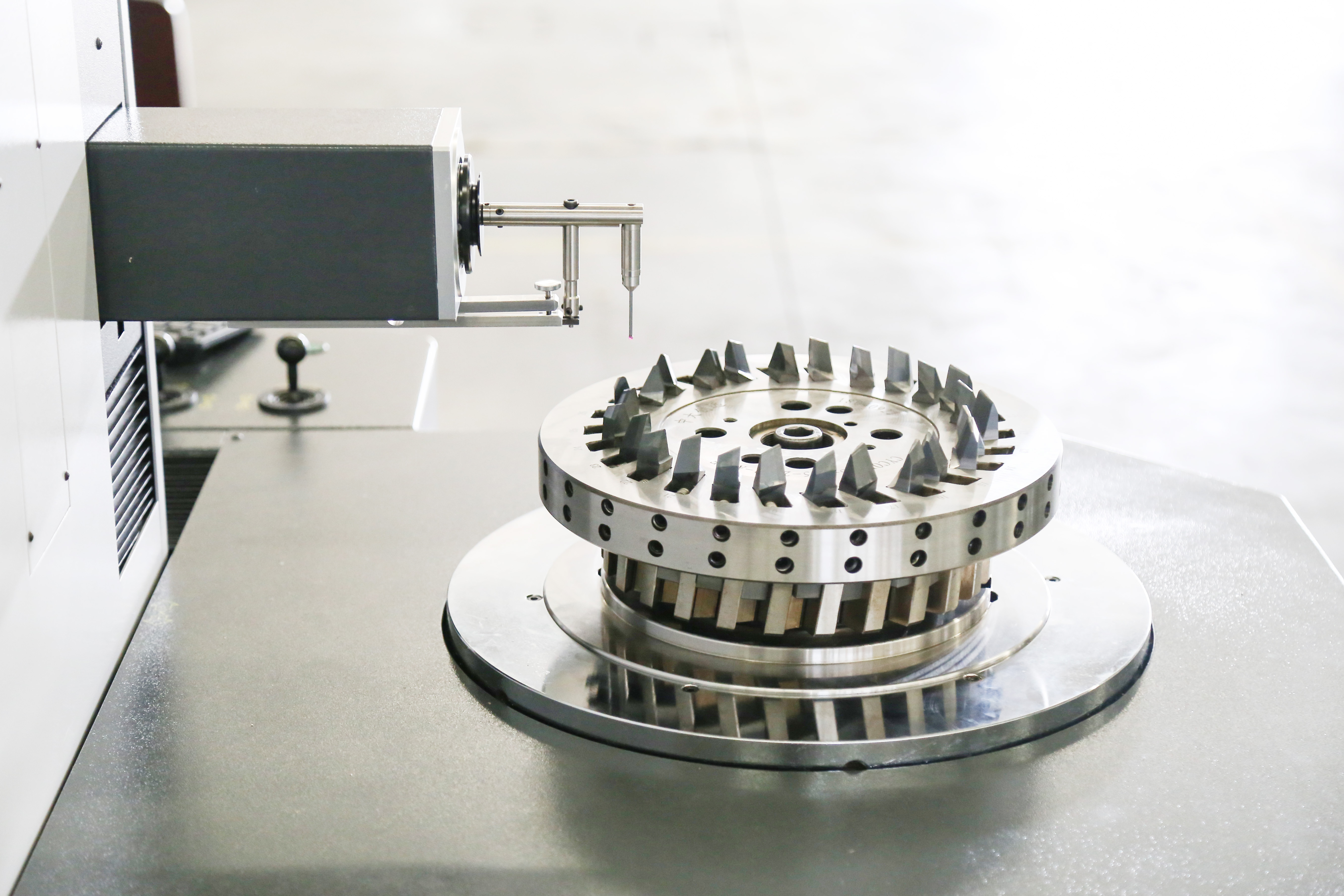 中大创远高端数控齿轮机床。