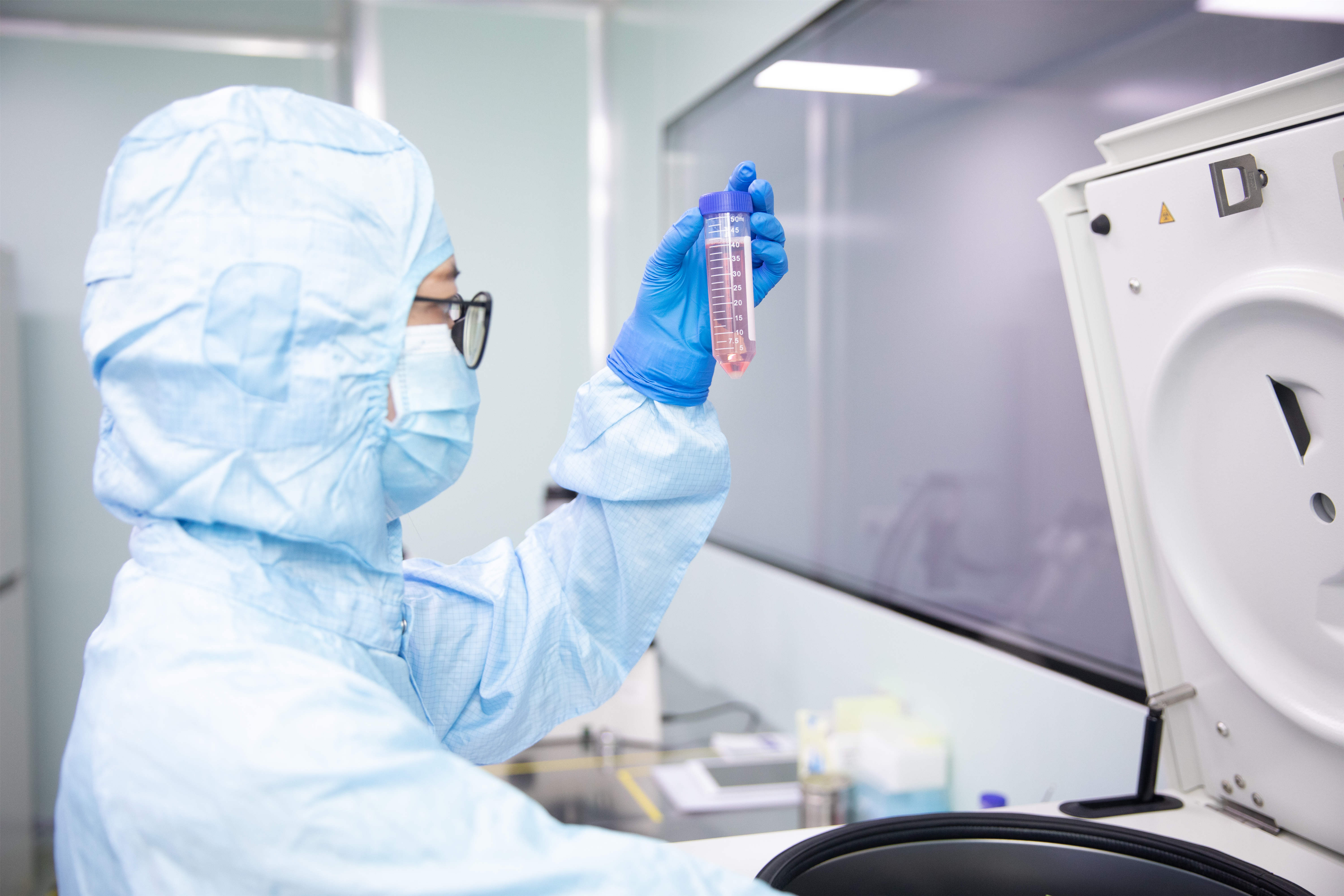 源品生物是一家专业从事干细胞、免疫细胞等人类生物资源储存、细胞生物技术研发、细胞产品生产制备、细胞治疗技术临床应用、组织工程产品开发、生物健康信息管理的企业。