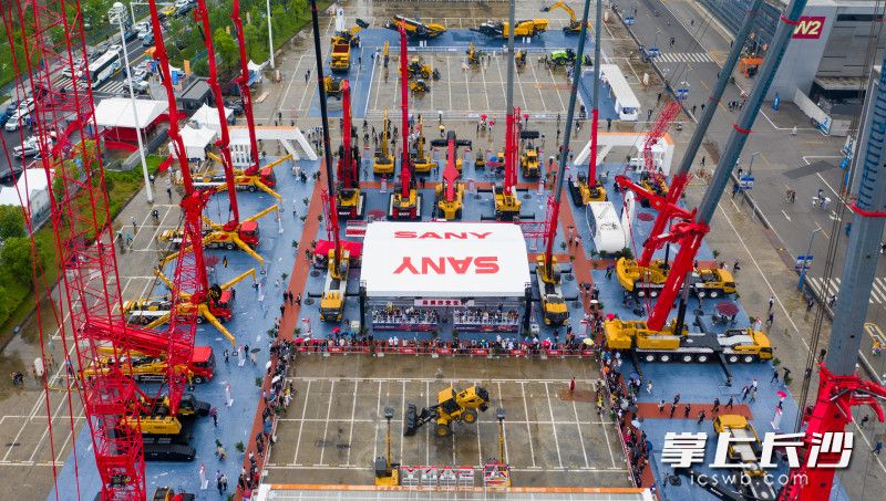 2021长沙国际工程机械展览会展出近万种工程机械主机和配套件。图为三一重工展台。 2021长沙国际工程机械展览会展出近万种工程机械主机和配套件。图为三一重工展台。
