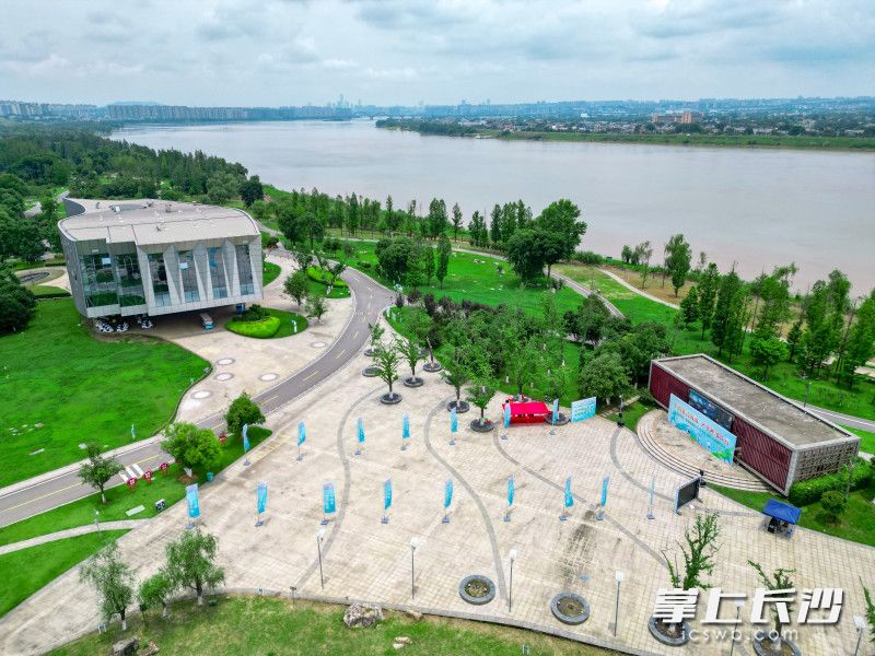 “低干预”是岛上景观的关键设计理念。