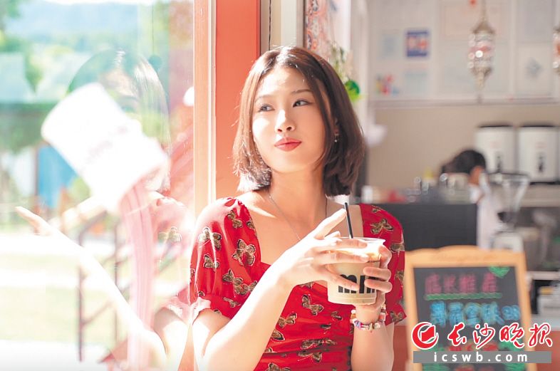 在乡村咖啡馆，喝一杯咖啡，看一场落日，享受当下的美好时刻，是一种难忘的体验。均为长沙晚报全媒体　　记者 易亿 摄