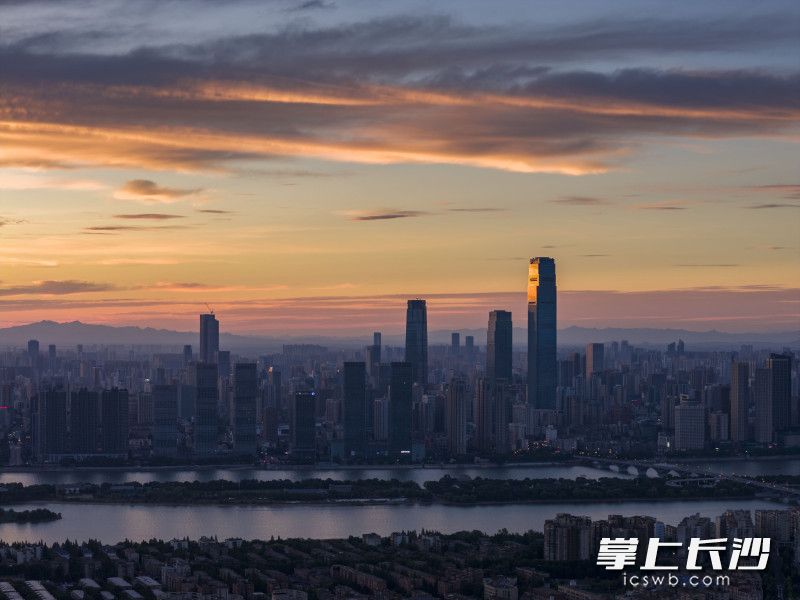 晨光里的山水洲城生态画卷。长沙晚报全媒体记者 郭雨滴 摄