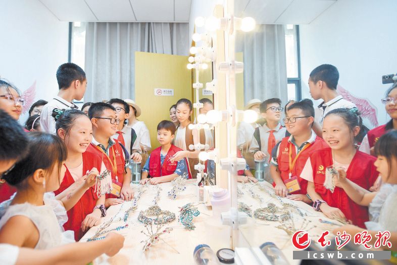 探访活动点燃了长沙少年对传统戏曲的无限激情。均为长沙晚报全媒体记者 郭雨滴 摄