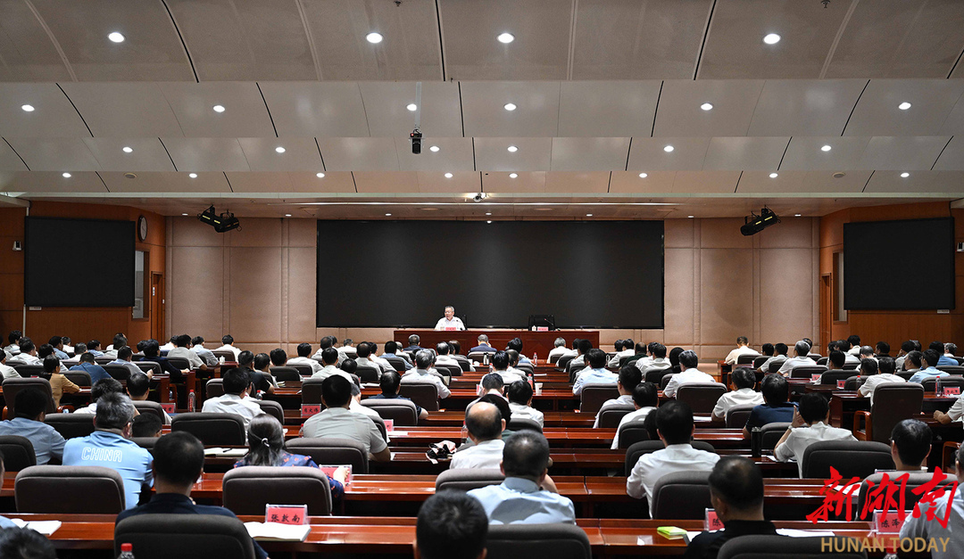 （8月16日，沈晓明在省委党校宣讲党的二十届三中全会精神。）