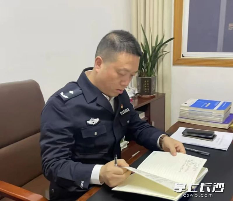 长沙市公安局刑事侦查支队副支队长匡政文。