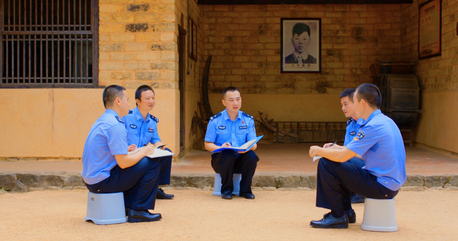 雷锋派出在在雷锋故居举行党建支部会议。图片均为雷锋派出所提供。