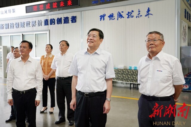 杜家毫在山河智能装备股份有限公司考察。