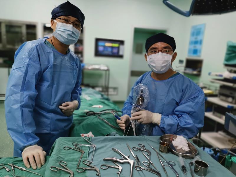 省人民医院耳鼻咽喉头颈外科医师为患者施行鼻内镜手术。均为长沙晚报通讯员梁辉、刘小白、袁康龙供图