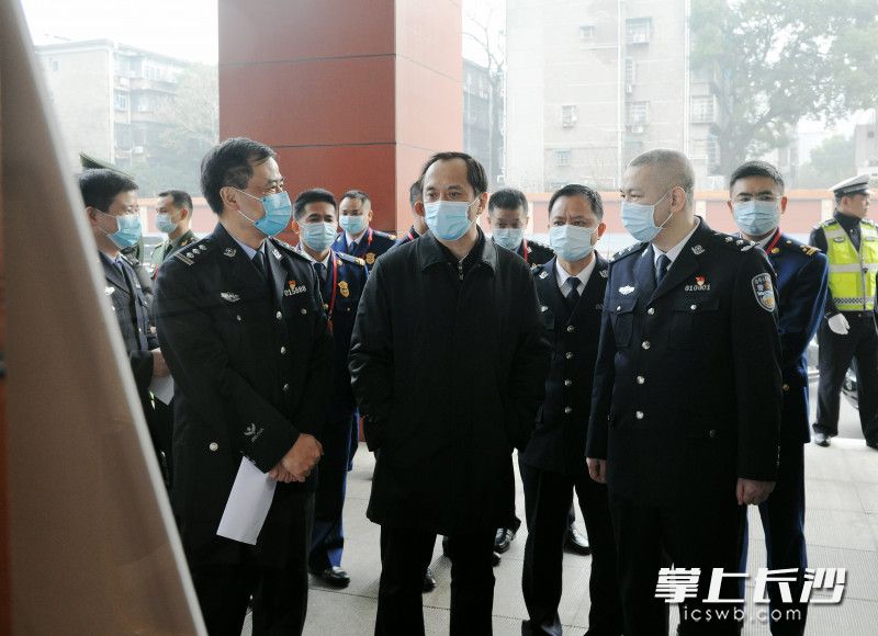 1月23日上午，副省长、省公安厅厅长许显辉带队检查省“两会”安保工作。长沙晚报通讯员 曾斌 摄