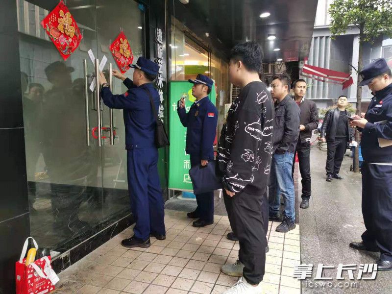 天心区消防部门对存在消防安全隐患的密室逃脱馆依法实施临时查封。长沙晚报通讯员 唐雄杰 供图