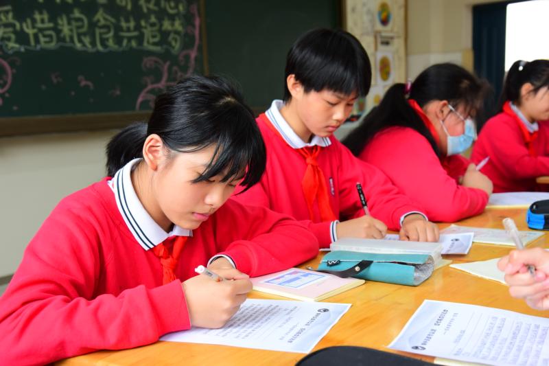 大同三小学子给袁爷爷写信。