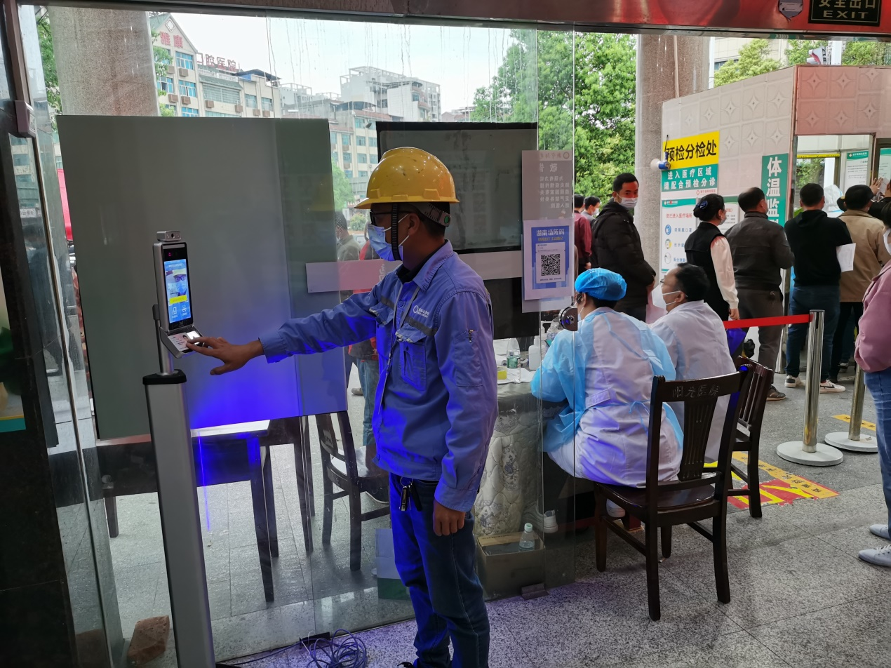 新宁移动工作人员保障网络畅通。受访方供图