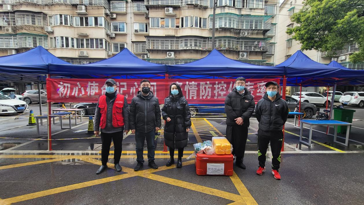 免费爱心餐送给一线战疫者。