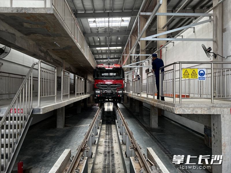 此次测试旨在巩固上阶段路轨两用消防车下轨经验。