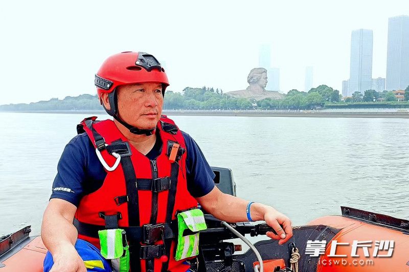 文玮是长沙蓝天救援队中救援经验丰富的老队员。均为长沙蓝天救援队供图