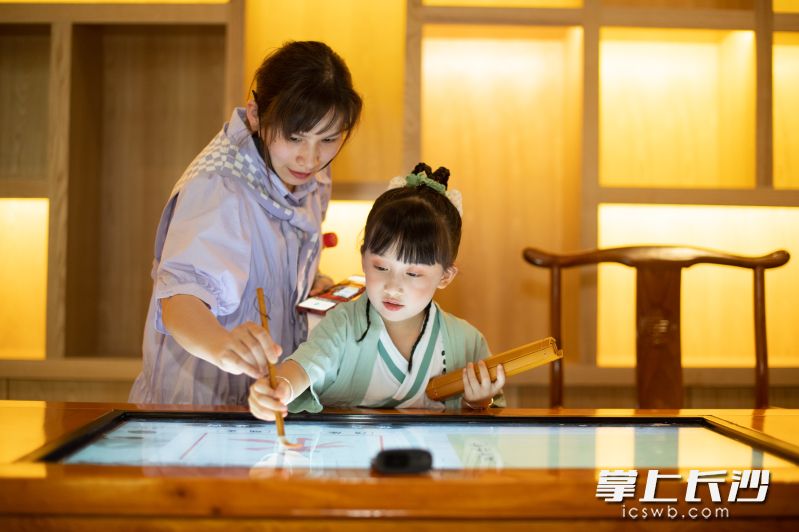 长沙简牍博物馆推出《二十四节令》引起巨大反响。图片均为长沙晚报全媒体记者 任波 摄