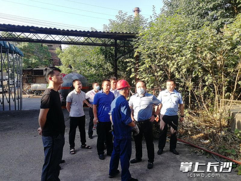 安全“拆弹”背后，凝聚了“应急人”的汗水和坚守。