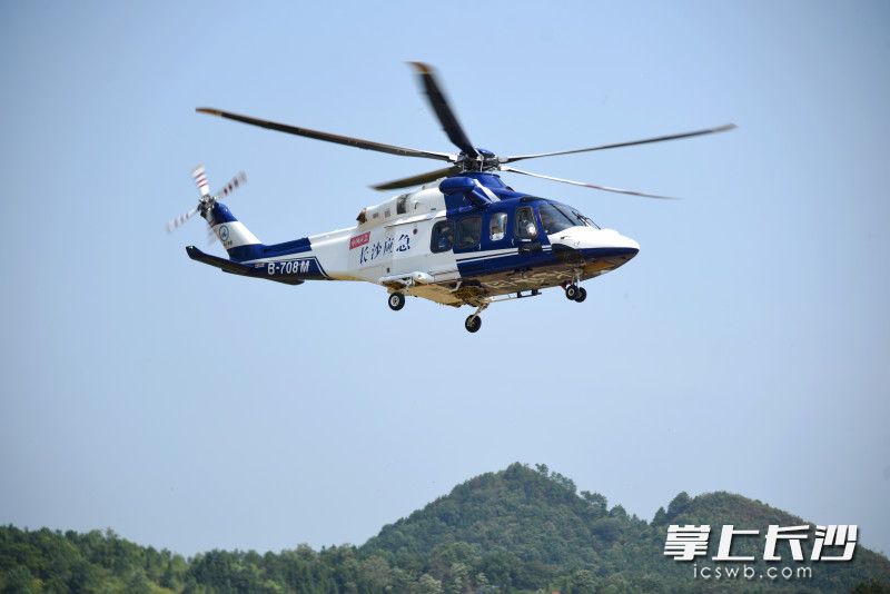 8月24日，长沙应急直升机从宁乡巷子口通用机场起飞，开展森林防火巡查。长沙晚报全媒体记者 刘琦 摄