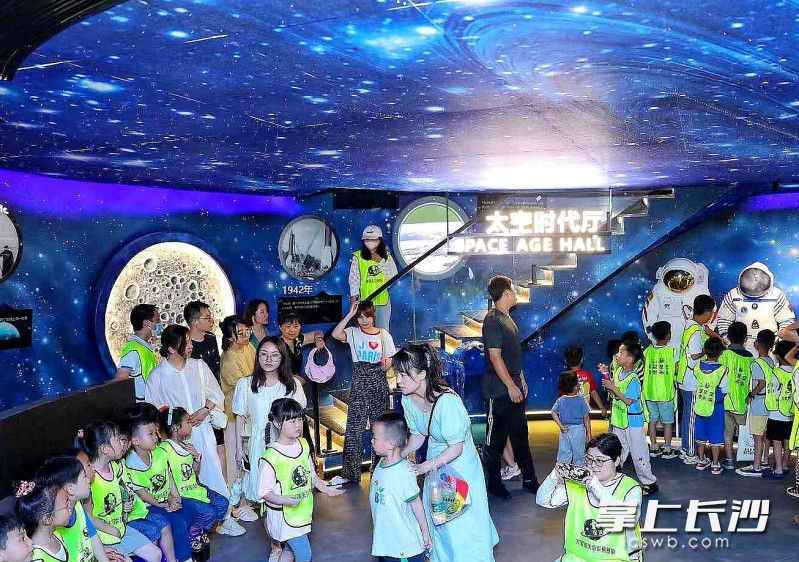 星河天文台科幻感十足，在这里航天梦触手可及。