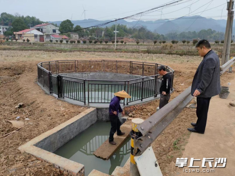 随着灰汤镇村（居）民代表联系服务群众工作推进，竹田村川门湾组顺利完成了一口古井的修缮。均为受访方供图
